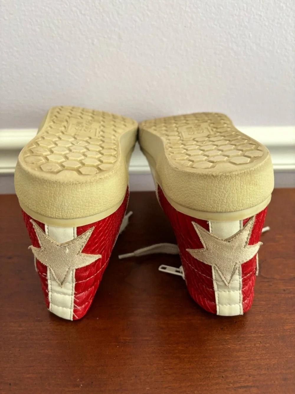 ShuShop Kids High-Top Sneakers Size 7 Red Star Distressed Style Gently Used Tren